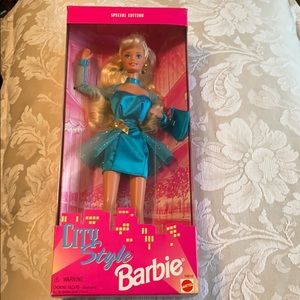 1995 City  Style Barbie Special Ed Mint